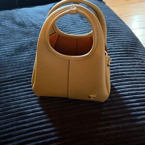 Chic Green Leather Handbag with Top Handles - Brand Unspecified